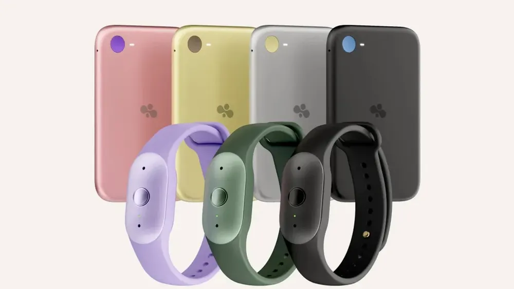 Bee AI wearable pendant hardware family showcasing circular modular clip-on and wristband configurations