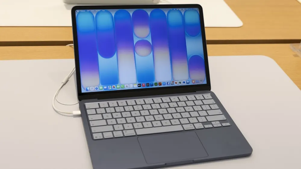 Apple MacBook Neo lightweight aluminum chassis and display profile